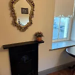 The Blue Door 캐슬아일랜드