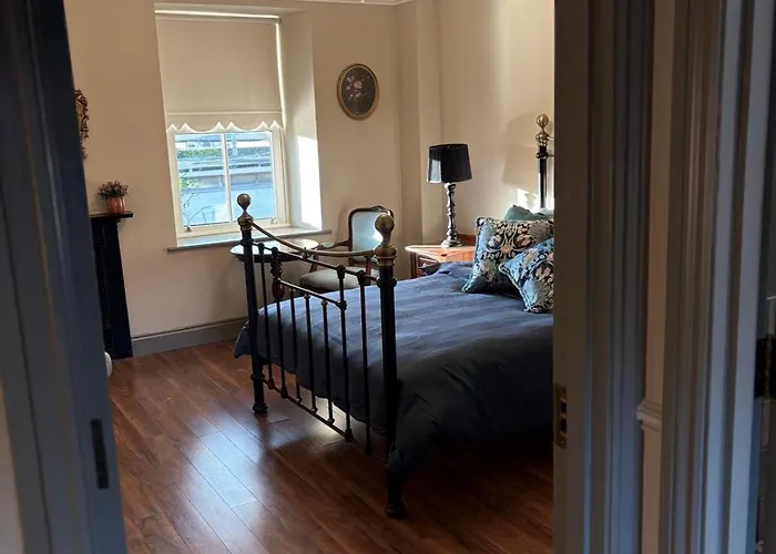 The Blue Door Tatil Evi Castleisland